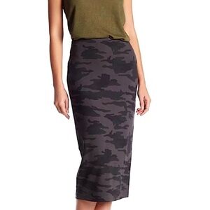 MSRP $79 Sanctuary Camo Print Pencil Midi Skirt Size XS